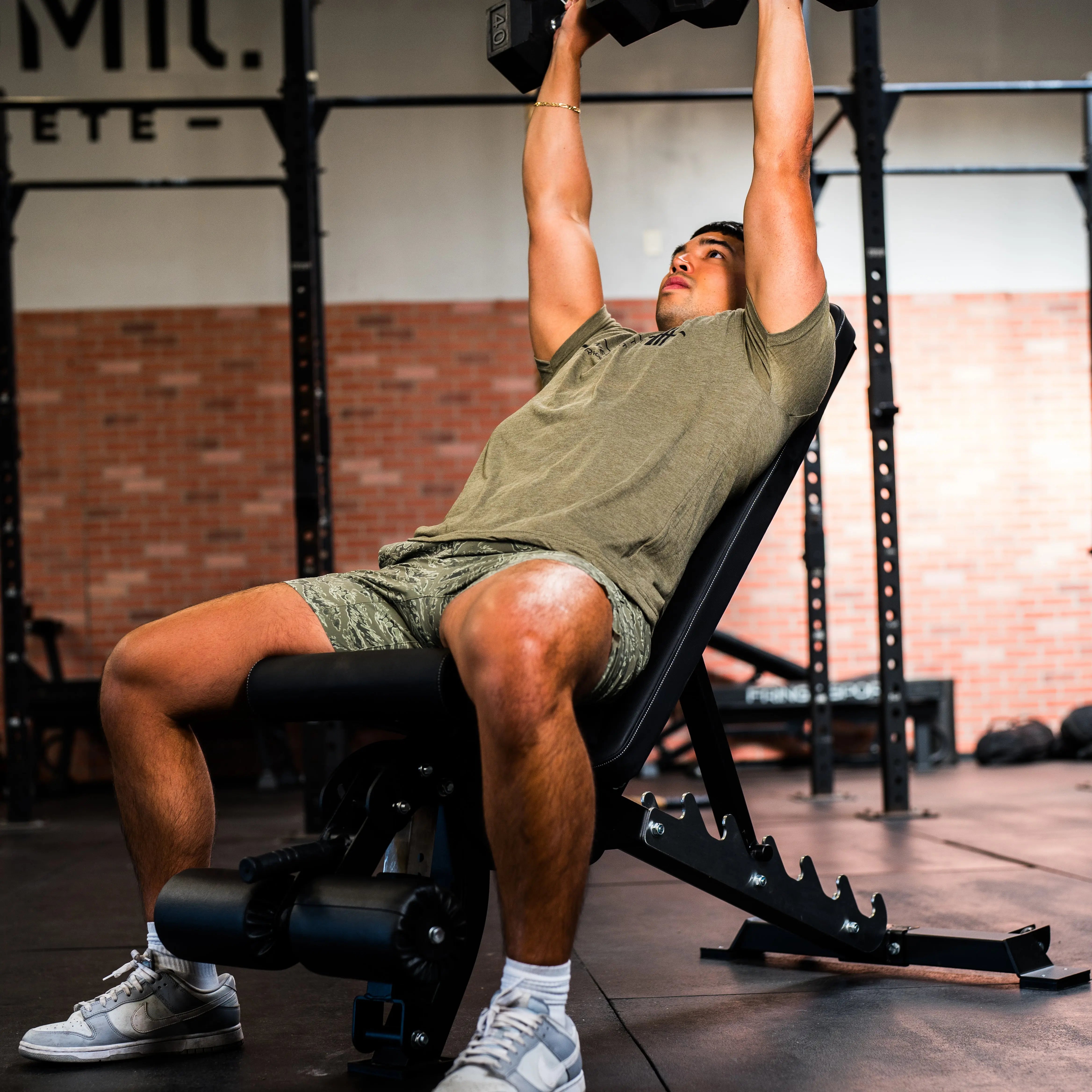 Flat/Incline/Decline Bench 16 Flat/Incline/Decline Bench