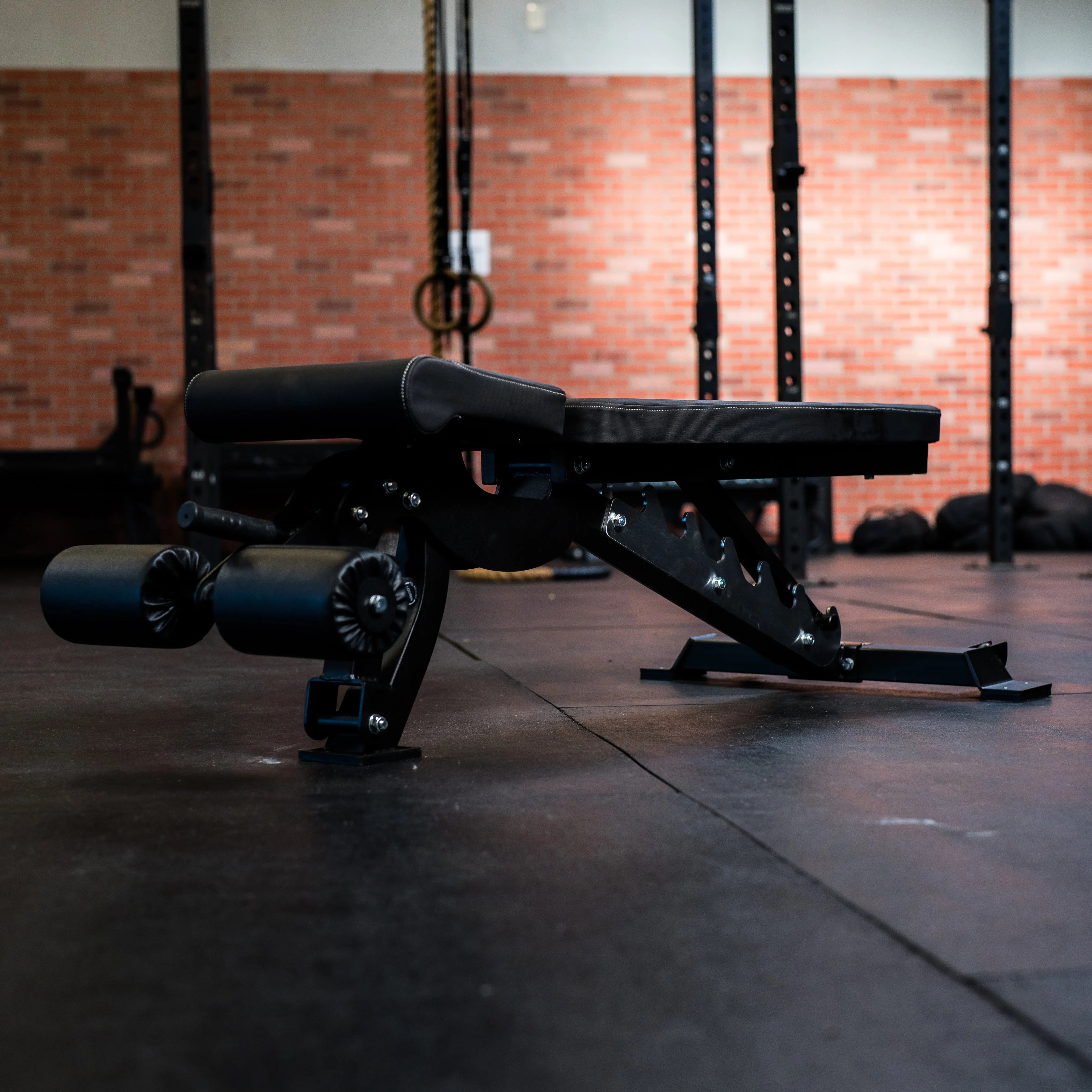 Flat/Incline/Decline Bench 23 Flat/Incline/Decline Bench