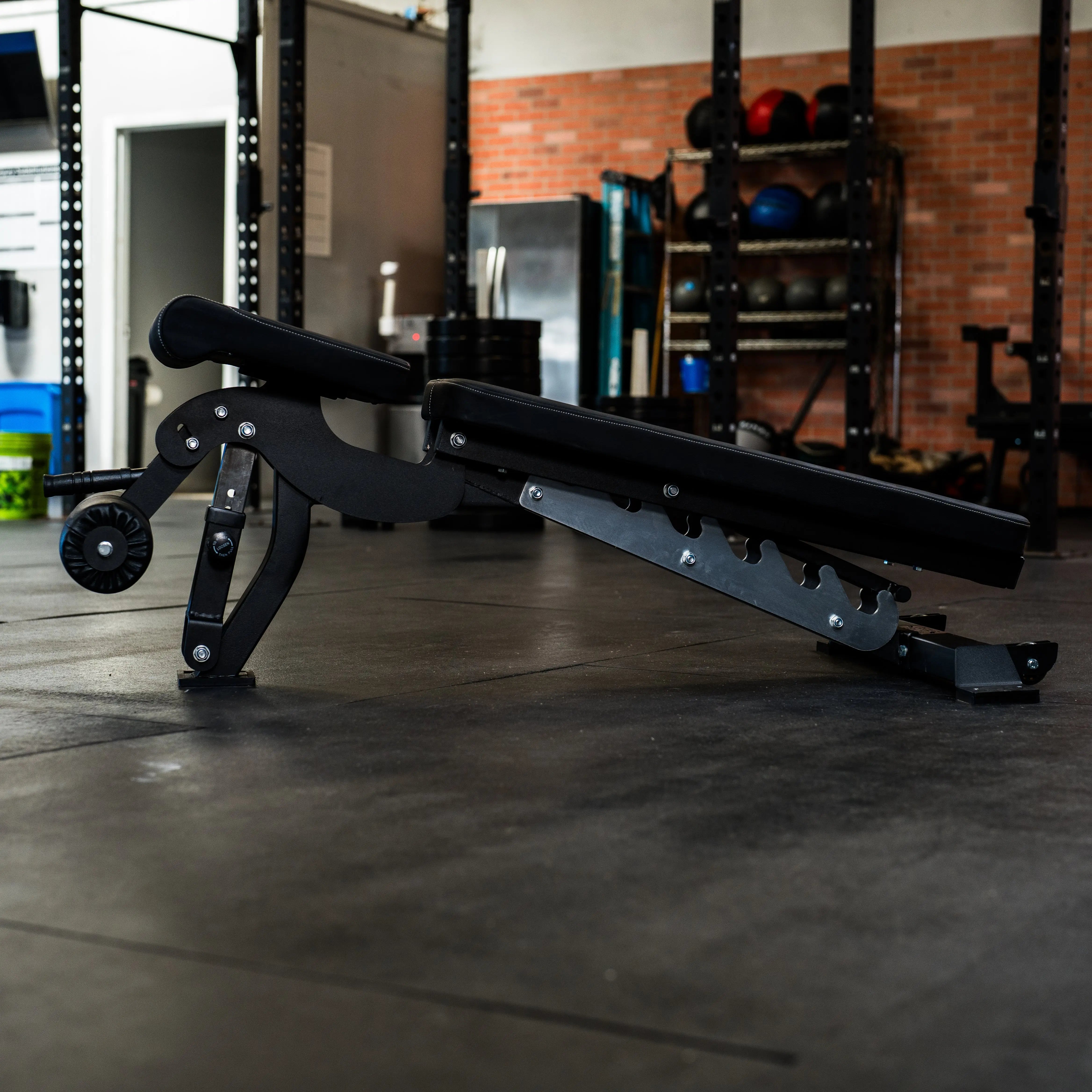 Flat/Incline/Decline Bench 24 Flat/Incline/Decline Bench